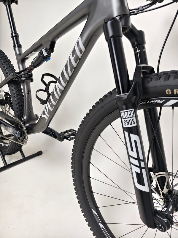 Specialized Epic EVO Expert 2022 on display, Medium size, in Excellent Condition! Previously £7,750.00, available now for only £2,790.00 with FREE Delivery!