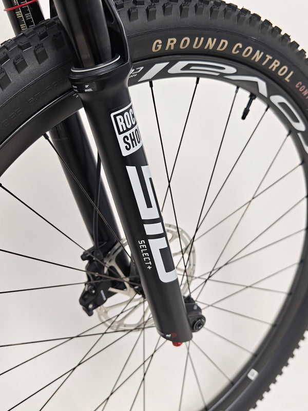 Profile image of the Specialized Epic EVO Expert 2022, Medium size, RRP: £7,750.00, showcasing its Excellent Condition! Now priced at £2,790.00 with FREE Delivery!