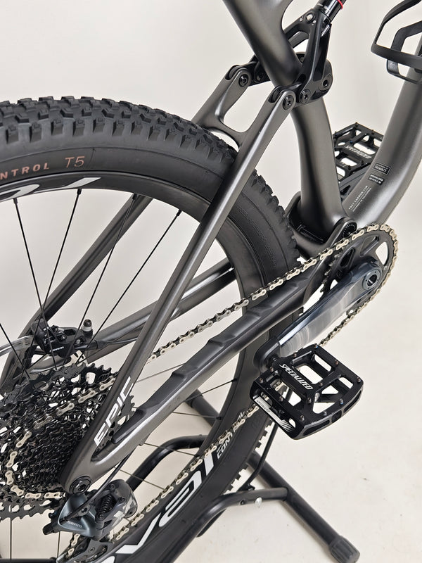 Full view of Specialized Epic EVO Expert 2022 showcasing its lightweight design, Medium size, Excellent Condition! RRP: £7,750.00, now only £2,790.00 with FREE Delivery!