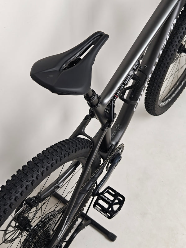 Specialized Epic EVO Expert 2022 components close-up, in Medium and Excellent Condition! Original RRP: £7,750.00, yours for £2,790.00 with FREE Delivery!