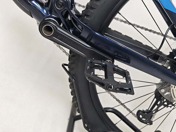 Zoomed detail of Trek Fuel EX 8 XT 2022 dropper post, showcasing LARGE size, FOX features, Excellent Condition, £1,720.00 at eMado Bikes!