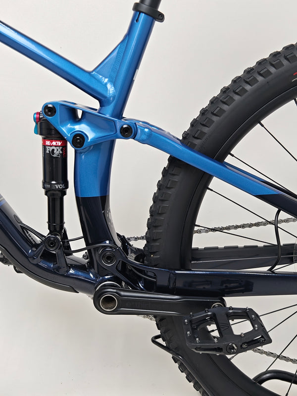 Trek Fuel EX 8 XT 2022 mountain bike with specifications listed, LARGE frame, FOX equipped, Excellent Condition for £1,720.00 at eMado Bikes!