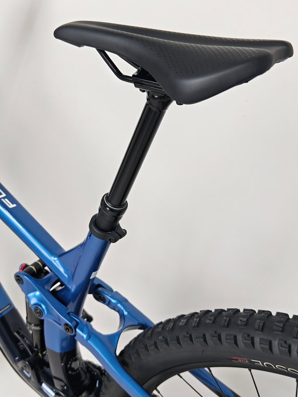 Trek Fuel EX 8 XT 2022 mountain bike showcasing custom parts, in Excellent Condition, LARGE frame, £1,720.00 at eMado Bikes!