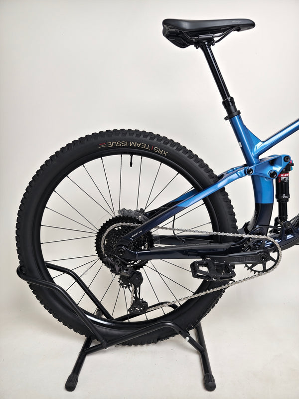 Trek Fuel EX 8 XT 2022 showcased from the side, LARGE frame, FOX dropper mechanism, Excellent Condition, £1,720.00 at eMado Bikes!