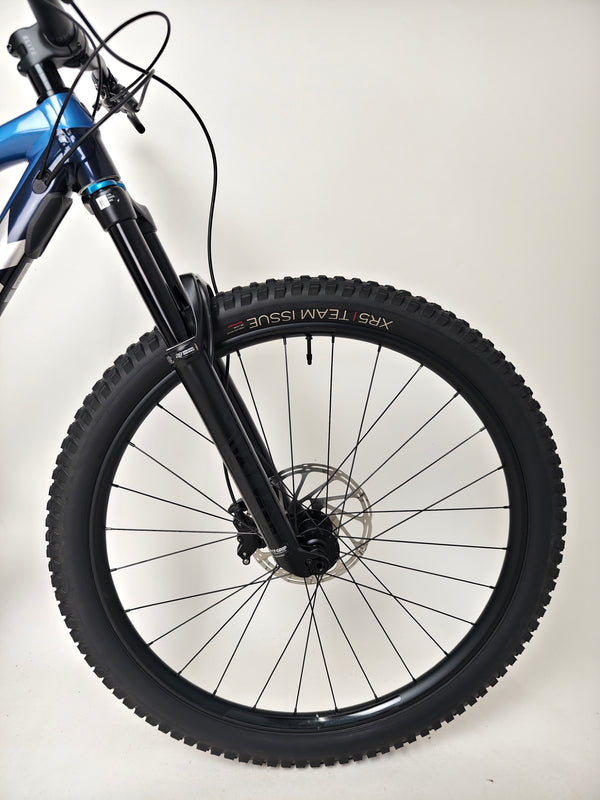 Ride view of Trek Fuel EX 8 XT 2022 mountain bike, LARGE frame, with FOX dropper, in Excellent Condition, available for £1,720.00 at eMado Bikes!