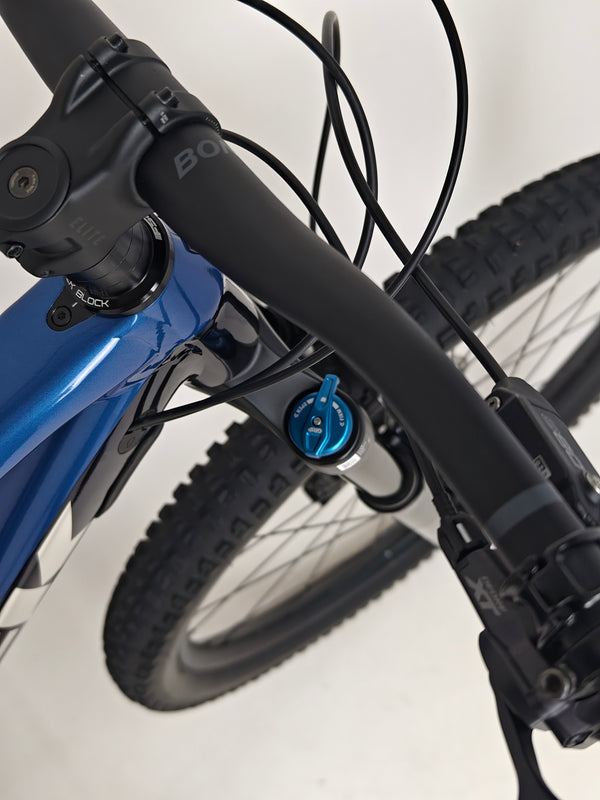 Trek Fuel EX 8 XT 2022 showcased in Excellent Condition, featuring a LARGE frame, FOX components, for £1,720.00 at eMado Bikes!