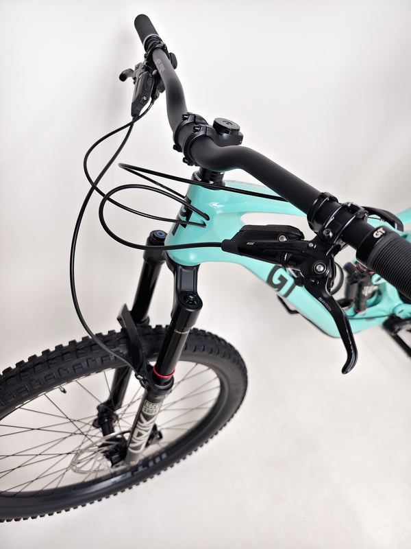 GT Sensor Carbon Pro LE 2024 / LARGE / RRP £5,000.00 / Excellent Condition! / Our Price ONLY £2,050.00 including Free UK Delivery – frame and linkage close-up on the 140mm GT Sensor Carbon Pro LE