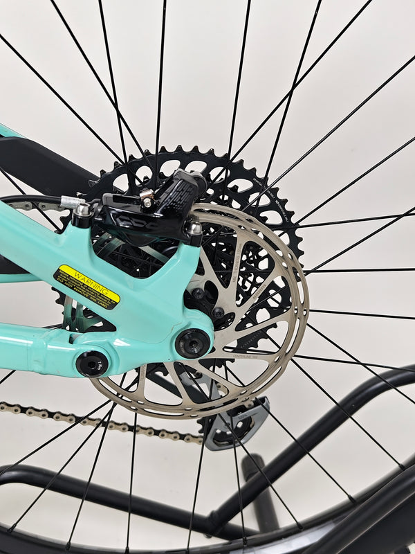 GT Sensor Carbon Pro LE 2024 / LARGE / RRP £5,000.00 / Excellent Condition! / Our Price ONLY £2,050.00 including Free UK Delivery – close-up of the rear brake and rotor (200mm centerline) on the GT MTB