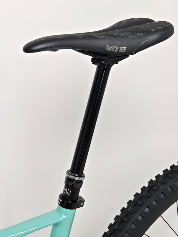 GT Sensor Carbon Pro LE 2024 / LARGE / RRP £5,000.00 / Excellent Condition! / Our Price ONLY £2,050.00 including Free UK Delivery – rear shock close-up showing RockShox Super Deluxe Ultimate RC2T geometry