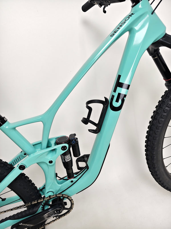 GT Sensor Carbon Pro LE 2024 / LARGE / RRP £5,000.00 / Excellent Condition! / Our Price ONLY £2,050.00 including Free UK Delivery – rear tyre (DHRII Exo TR) and rim detail on the GT full suspension bike