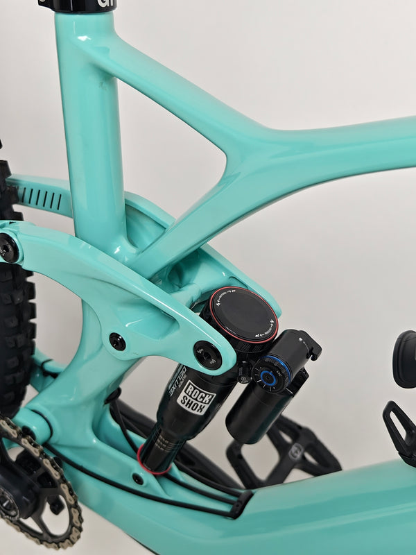 GT Sensor Carbon Pro LE 2024 / LARGE / RRP £5,000.00 / Excellent Condition! / Our Price ONLY £2,050.00 including Free UK Delivery – down tube branding and frame finish detail on the Sea Green GT