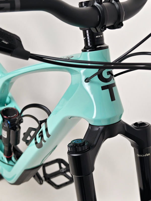 GT Sensor Carbon Pro LE 2024 / LARGE / RRP £5,000.00 / Excellent Condition! / Our Price ONLY £2,050.00 including Free UK Delivery – frame finish and seat tube detail on the LARGE GT Sensor Carbon Pro LE