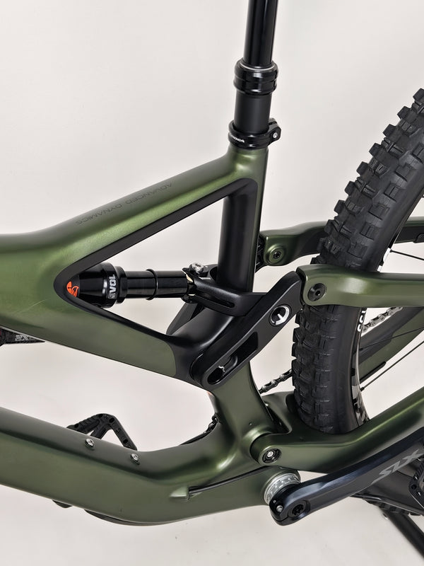 Orbea Rallon M20 Carbon 2021/ LARGE / FOX 38 / RRP: £4,259.00 / Very Good Condition! rear wheel hub and DT Swiss rim detail