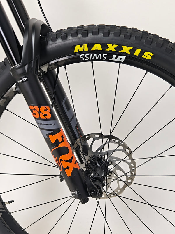 Orbea Rallon M20 Carbon 2021/ LARGE / FOX 38 / RRP: £4,259.00 / Very Good Condition! dropper post lever and seat tube area