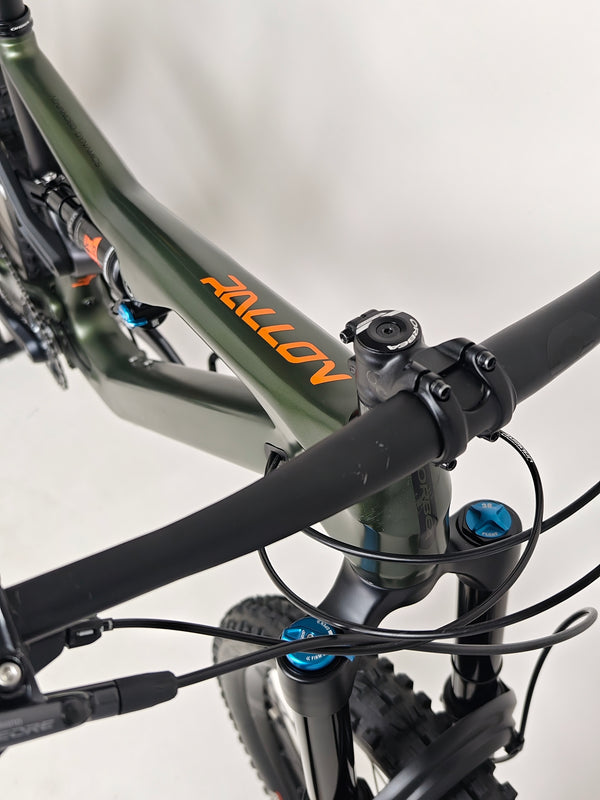 Orbea Rallon M20 Carbon 2021/ LARGE / FOX 38 / RRP: £4,259.00 / Very Good Condition! wheel and tyre sidewall detail (Maxxis Minion)