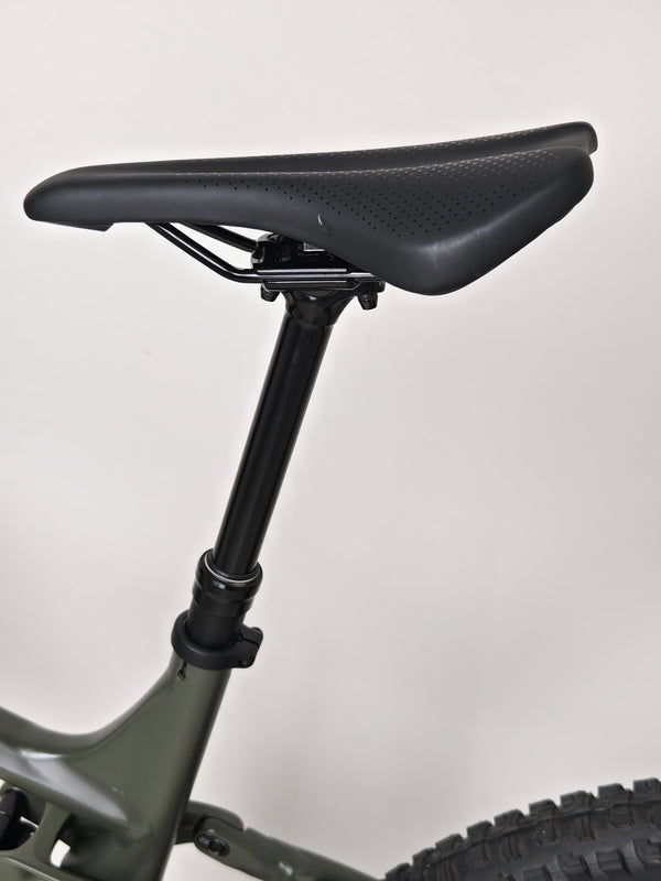 Trek Remedy 8 2023 LARGE — cassette and drivetrain alignment detail