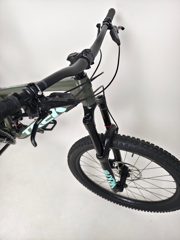 Trek Remedy 8 2023 LARGE — shifter and brake lever view, Shimano XT