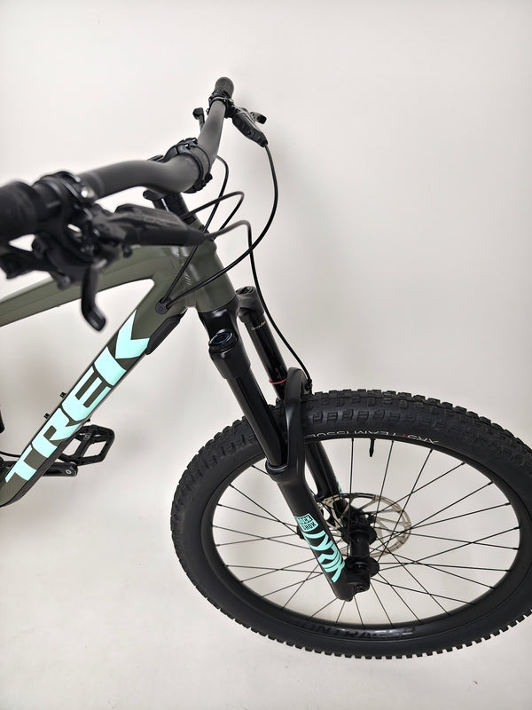 Trek Remedy 8 2023 LARGE — cable routing and downtube internal routing photo