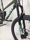 Trek Remedy 8 2023 LARGE — tyres and tread on Tubeless Ready Bontrager XR5 Team Issue