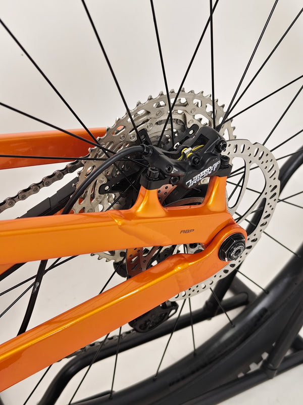 Trek Slash 7 Factory Orange / X-LARGE / YARI / RRP: £3,200.00 / Very Good Condition / Our Price 1,770.00 including FREE UK Delivery! Rear wheel and tyre tread detail on Trek Slash 7