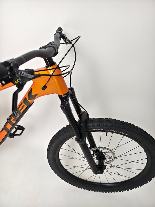 Trek Slash 7 Factory Orange / X-LARGE / YARI / RRP: £3,200.00 / Very Good Condition / Our Price 1,770.00 including FREE UK Delivery! Headset and front end detail on Trek Slash 7 with Yari fork