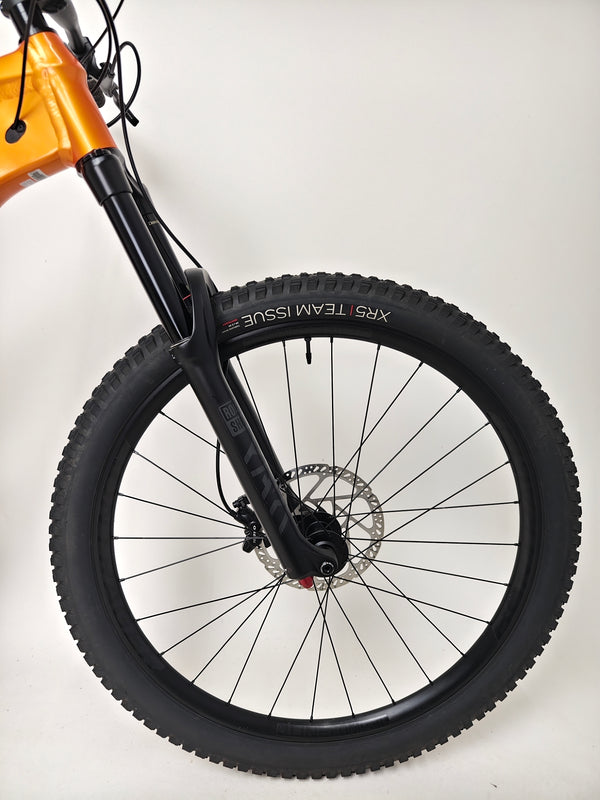 Trek Slash 7 Factory Orange / X-LARGE / YARI / RRP: £3,200.00 / Very Good Condition / Our Price 1,770.00 including FREE UK Delivery! Crankset and 30T chainring detail on Trek Slash 7