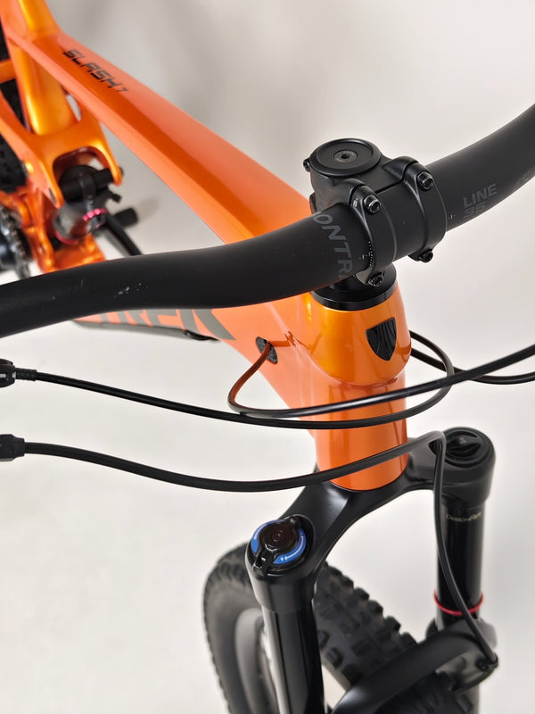 Trek Slash 7 Factory Orange / X-LARGE / YARI / RRP: £3,200.00 / Very Good Condition / Our Price 1,770.00 including FREE UK Delivery! Rear suspension pivot and Mino Link detail on Trek Slash 7