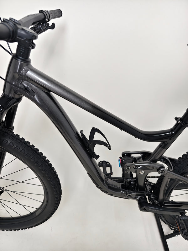 Giant Trance 29 2 2022 / MEDIUM / RRP: £3,299.00 / Excellent Condition! — rear brake assembly and rotor detail