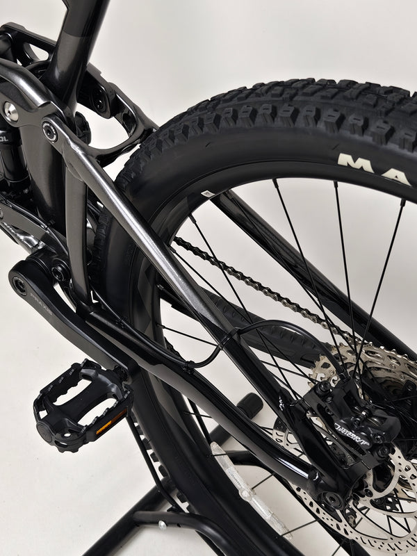 Giant Trance 29 2 2022 / MEDIUM / RRP: £3,299.00 / Excellent Condition! — rear wheel close-up with tyre and brake rotor