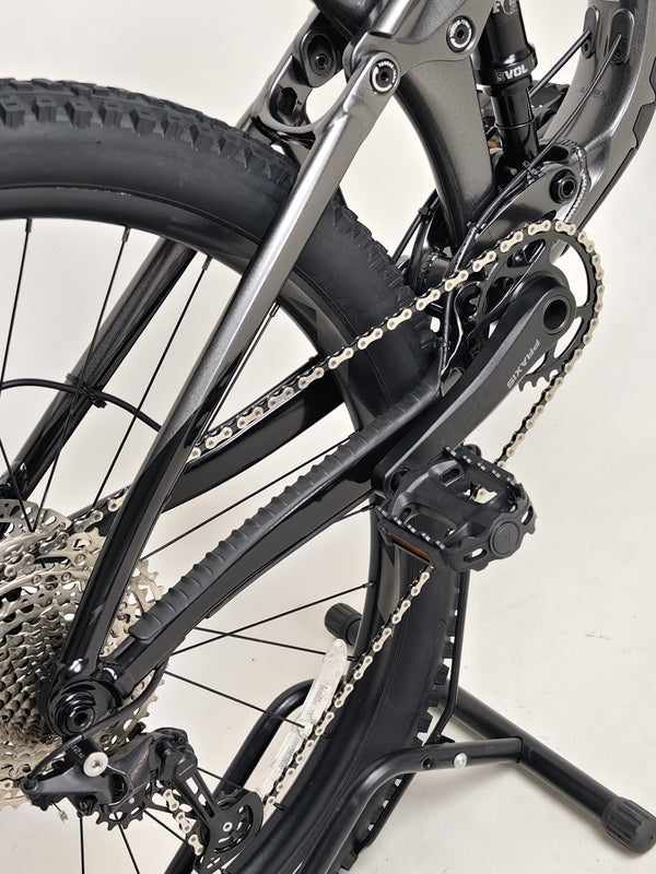 Giant Trance 29 2 2022 / MEDIUM / RRP: £3,299.00 / Excellent Condition! — overall front three-quarter photo of the 2022 Giant Trance 29 2