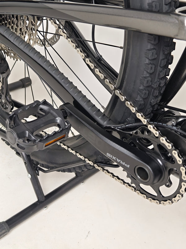 Giant Trance 29 2 2022 / MEDIUM / RRP: £3,299.00 / Excellent Condition! — drivetrain and crank close-up in excellent used condition