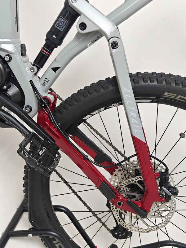 Highlighted features of the Haibike AllTrail 5 27.5 2022 Full Suspension e-Bike revealing its premium quality. Available now for £1,870.00 at eMado!