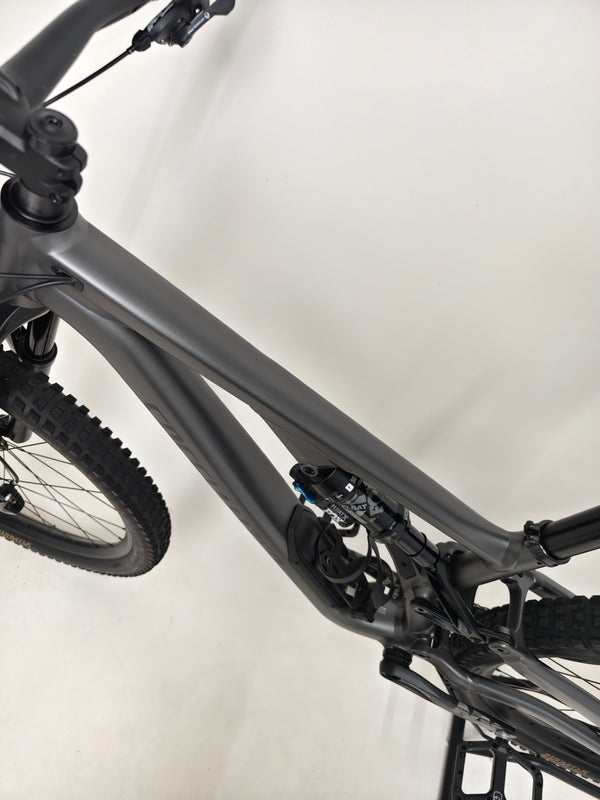 Specialized Stumpjumper EVO Comp Alloy 29 Medium S3 presented for sale, showcasing its features.