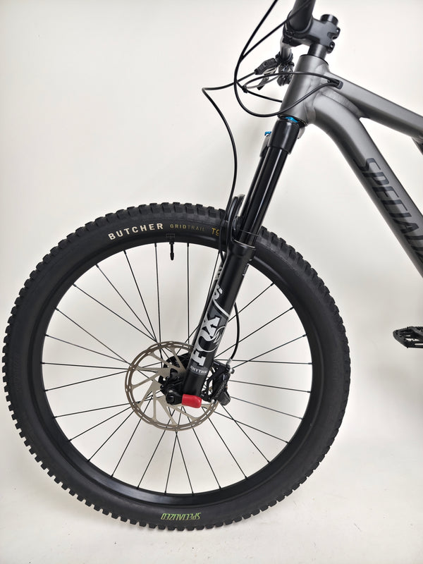 Image exhibiting the head tube of Specialized Stumpjumper EVO Comp Alloy 29 Medium S3.