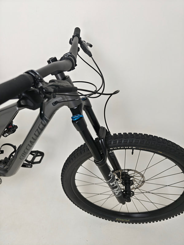 Profile shot of Specialized Stumpjumper EVO Comp Alloy 29 Medium S3 emphasizing frame design.