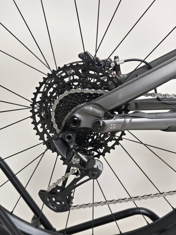 View showcasing the Specialized Stumpjumper EVO Comp Alloy 29 Medium S3 frame from above.