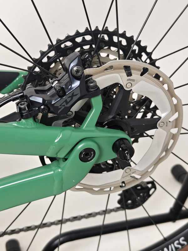 A detailed inspection of the suspension system on the 2023 Canyon Neuron 7 Full Suspension Bike, showcasing performance features, in Large size and Very Good Condition.