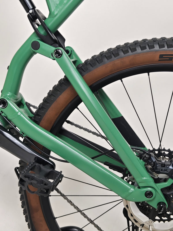 Side elevation view of the 2023 Canyon Neuron 7 Full Suspension Bike with highlighted features, tailored for riders in Large size, in Very Good Condition.