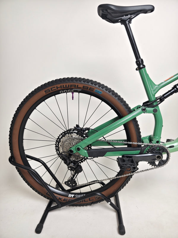 Front shock details on the 2023 Canyon Neuron 7 Full Suspension Bike, Large size, reflecting performance capability and quality in Very Good Condition.