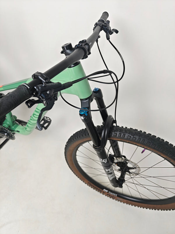 A hidden view of the 2023 Canyon Neuron 7 Full Suspension Bike's frame materials, Large size and construction details presented in Very Good Condition.