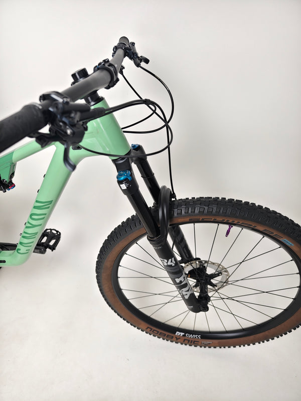 Inspection view of the 2023 Canyon Neuron 7 Full Suspension Bike, highlighting overall mechanical integrity, Large size and Very Good Condition.