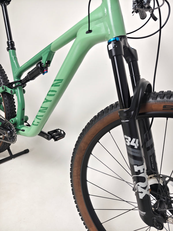 Schwalbe Wicked Will tyres on the 2023 Canyon Neuron 7 Full Suspension Bike, Large size, emphasising the grip and tread, in Very Good Condition.
