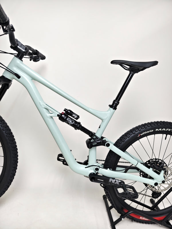 Profile view of the Specialized Status 160 2023 Large S4 bike, demonstrating its excellent used condition available for £1,750 (RRP £2,900), ready for aggressive riding.