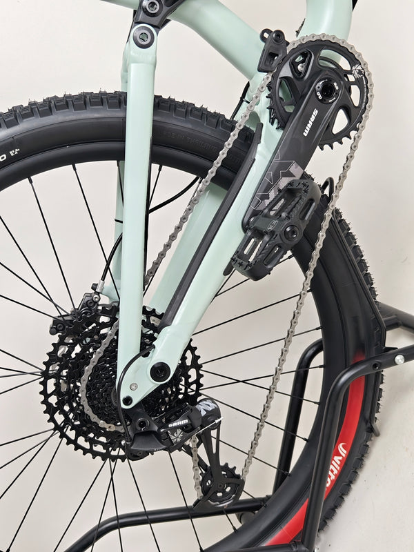 Highlighting the components and frame of the Specialized Status 160 2023 Large S4, excellent used condition, and priced at £1,750 (RRP £2,900).