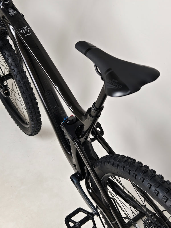 Final look at the 2023 Lapierre Zesty AM CF 8.9 Large, ready for sale at a special price of £2,850.