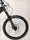 A comprehensive introduction to the 2023 Lapierre Zesty AM CF 8.9 Large bike, available for £2,850.