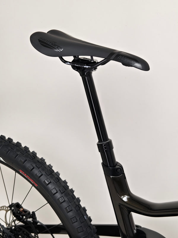 2023 Lapierre Zesty AM CF 8.9 Large displayed in stunning condition available for only £2,850.