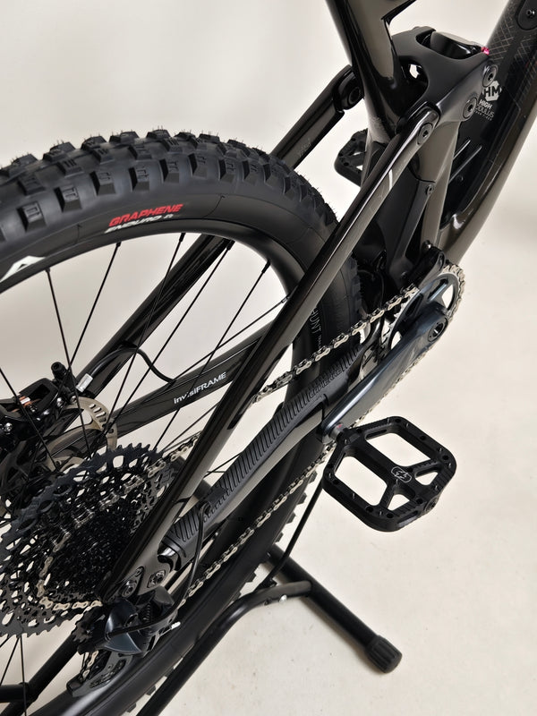 The 2023 Lapierre Zesty AM CF 8.9 Large features highlighted in excellent condition, available for £2,850.