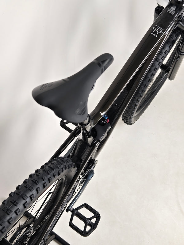 Details on the 2023 Lapierre Zesty AM CF 8.9 Large bike’s performance enhancements for sale at £2,850.