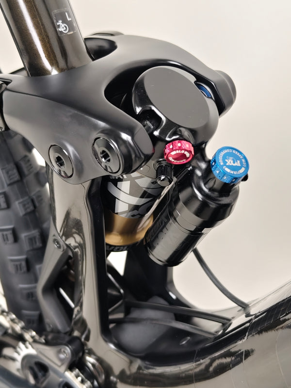 Detail of the suspension system of the 2023 Lapierre Zesty AM CF 8.9 Large, up for purchase at £2,850.